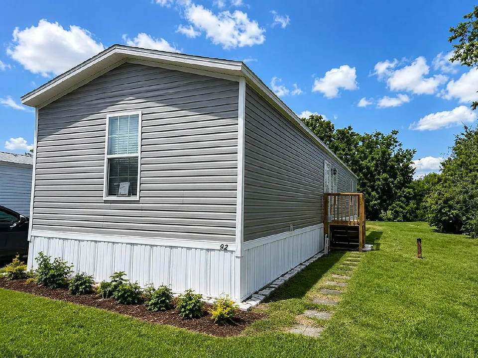 94 Lakeside Garden Cir #94