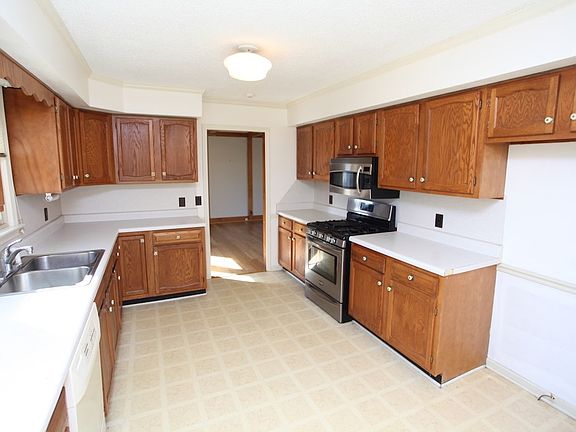 5th image of 1321 Lois Ln