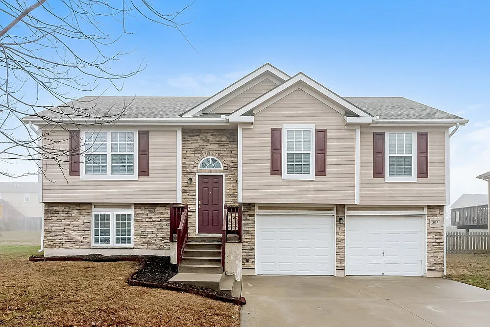 3 bed, 2.5 bath, 1600 sqft, $2,590 — Photo 1
