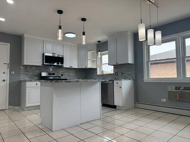 8523 W Winnemac Ave #2F — Photo 9