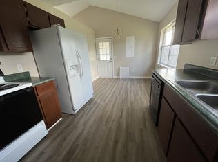 180 NE Shayna Dr, Hinesville, GA 31313