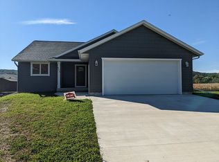 205 Pheasant Run, Rollingstone, MN 55969