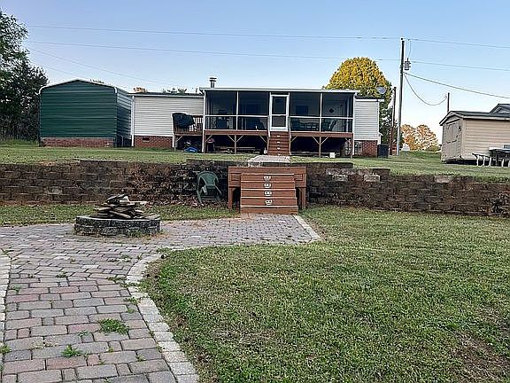 3rd image of 729 Point Lookout Rd
