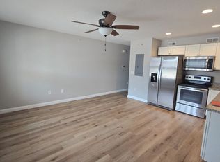 5113 Devils Glen Rd APT 139, Bettendorf, IA 52722