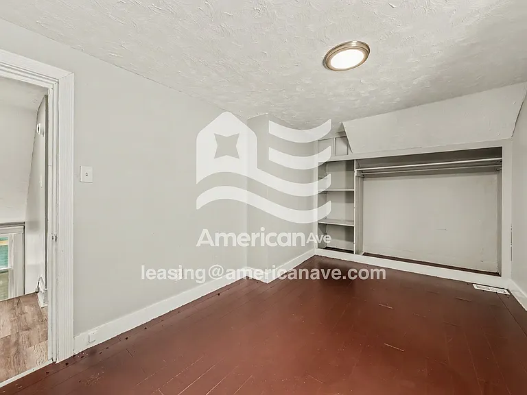 1067930_010_main_bedroom_9.jpg
