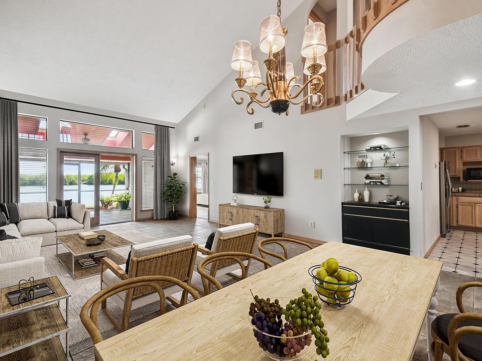 Main living room / dining