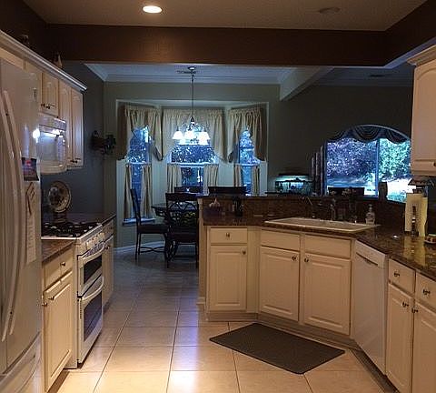 Spacious Granite Kitchen