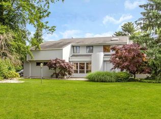 4 Pond Ridge Rd, Woodbury, NY 11797