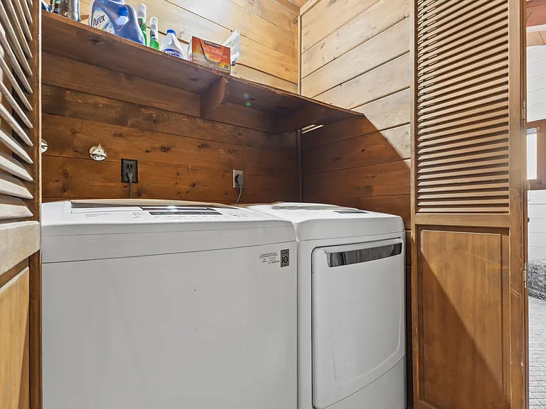 Lower Level Washer/Dryer