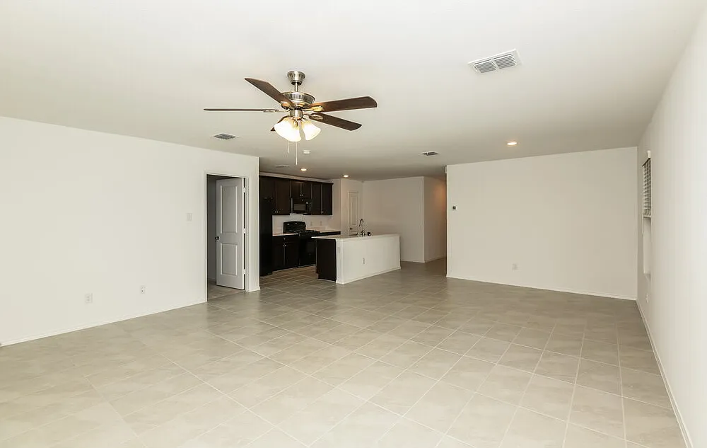 4 bed, 2.0 bath, 1679 sqft, $2,240 — Photo 4