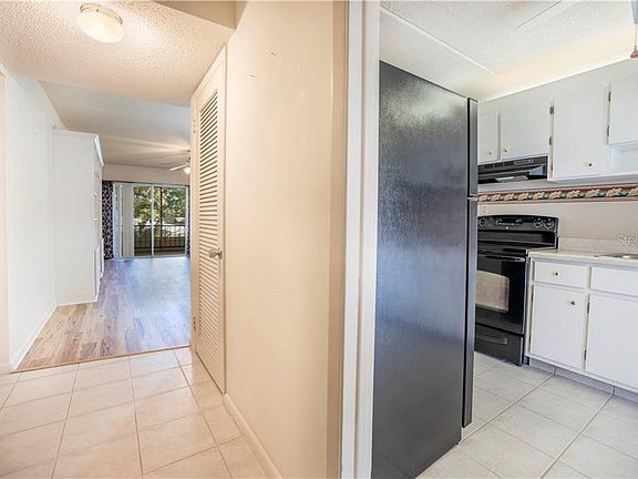 3rd image of 4435 1st St NE Unit 207