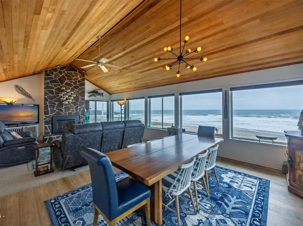 3815 Lincoln Ave, Depoe Bay, OR 97341