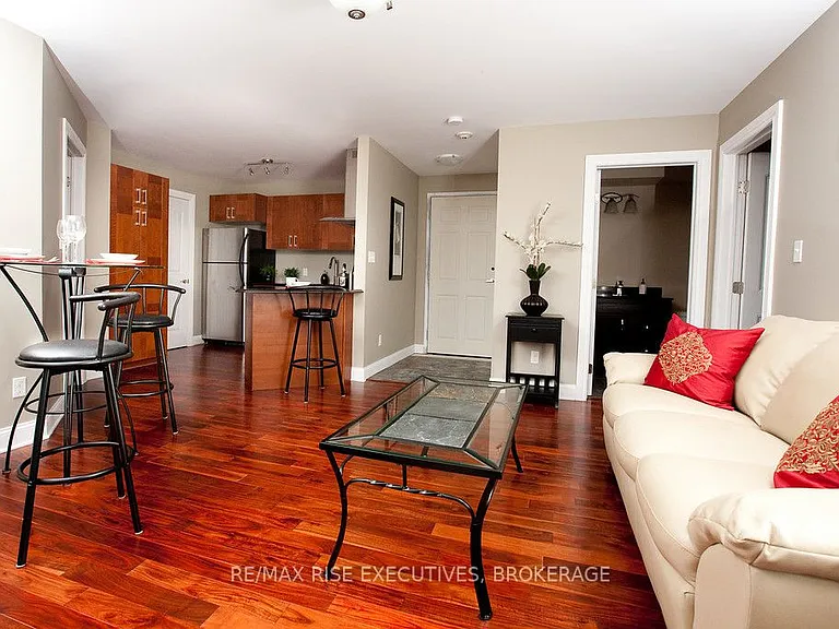 810 Blackburn Mews #314 — Photo 6
