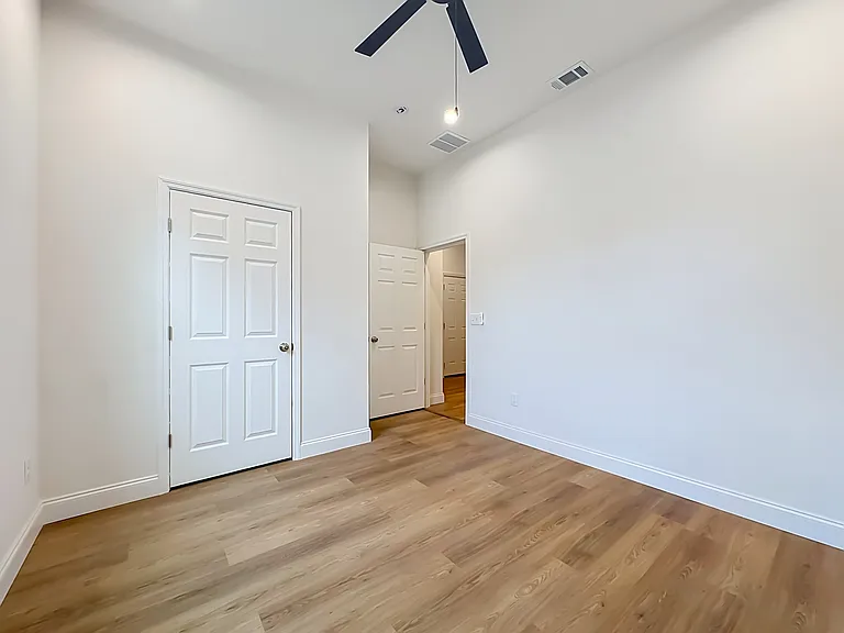 2250 W 13th St — Photo 17
