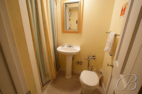 Sold by Bellmarc Realty | media 8