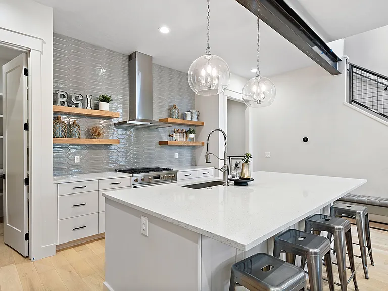 2450 W Iron Coop St #1 — Photo 3