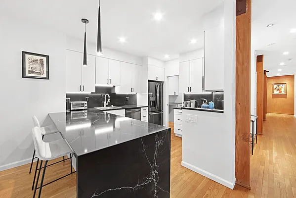 Rented by Tabak Real Estate | media 22