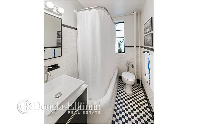 Rented by Douglas Elliman | media 27