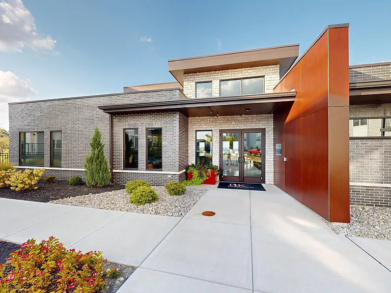 Elevation 800 — Photo 6