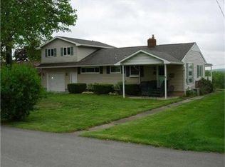 906 Crestview Dr, Ellwood City, PA 16117