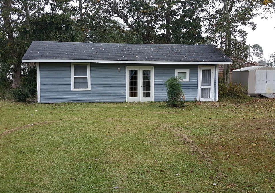Front / Yard on 1st Street Side.
