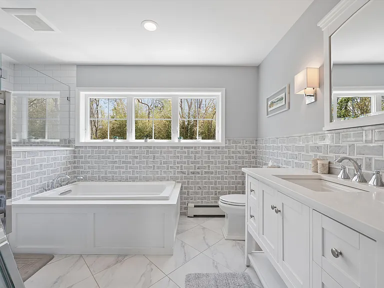 2 Tracy Dr — Photo 19