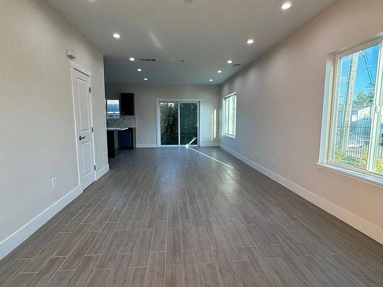 22390 Salwan Pl — Photo 41
