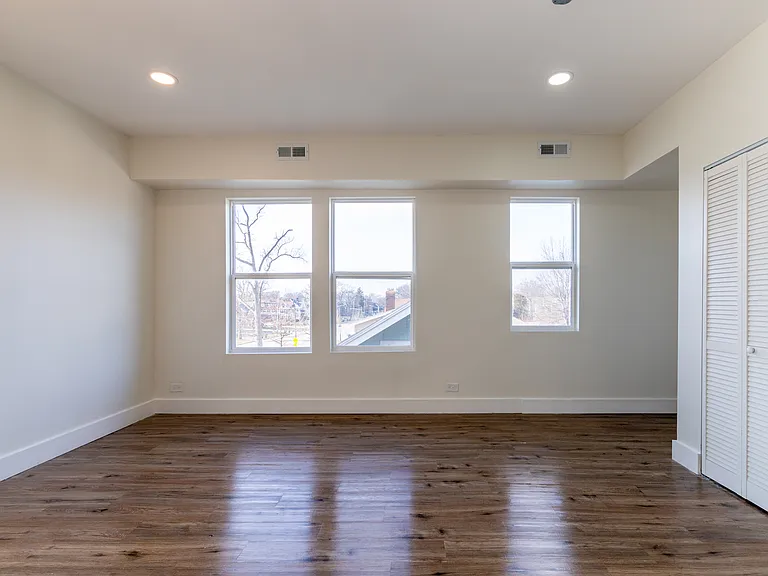13476 Clifton Blvd #102 — Photo 8