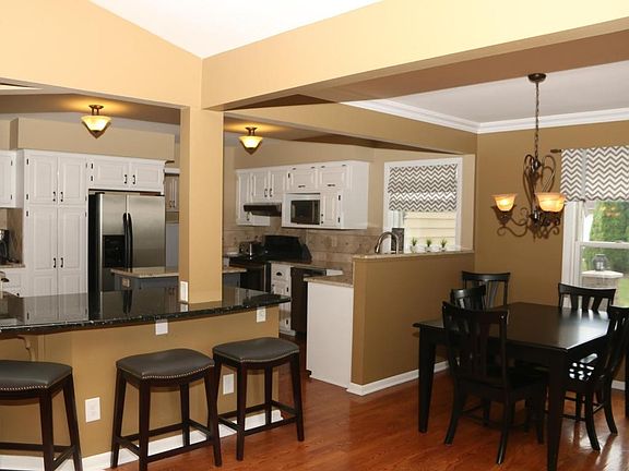 3rd image of W175N10319 Stoneridge Dr