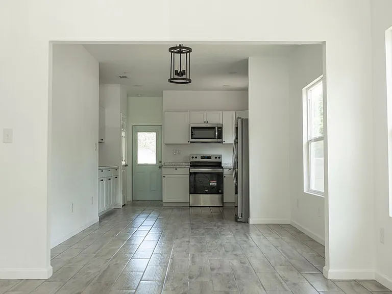 2411 W Avery St — Photo 14