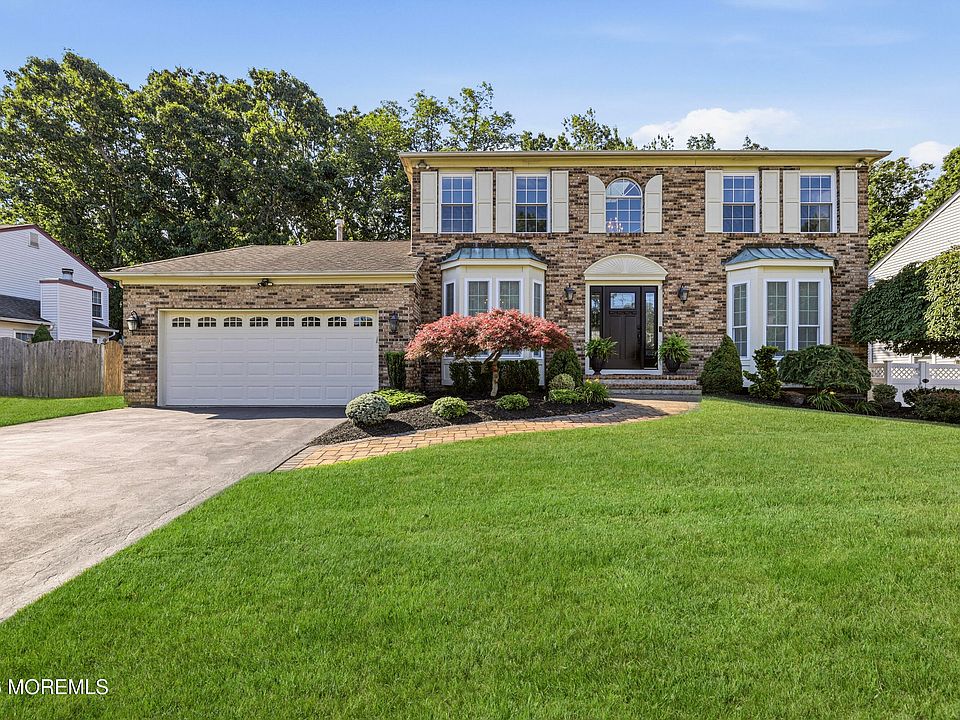 1st image of 62 Heritage Drive