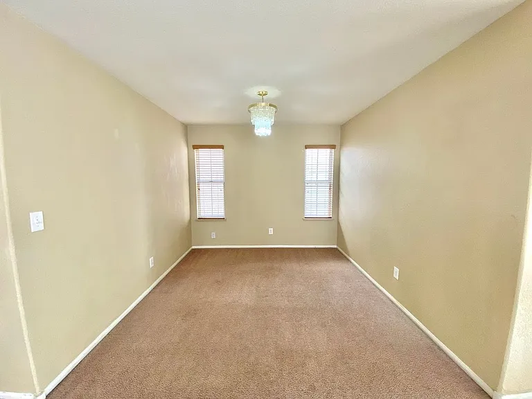 8009 Dover Shores Ave — Photo 7