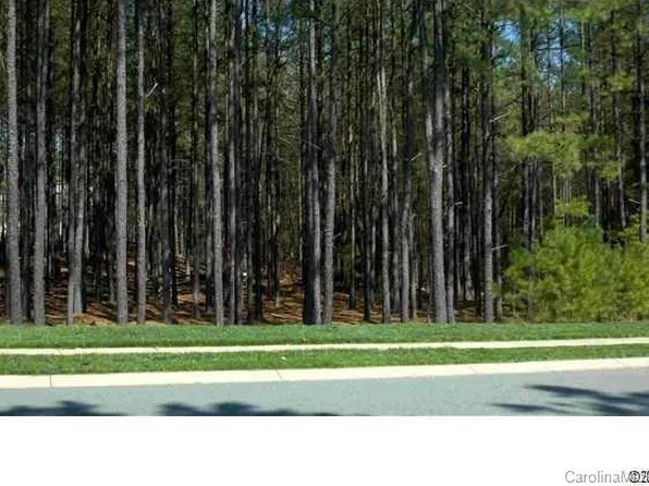 2450 Capes Cove Dr, Sherrills Ford, NC 28673