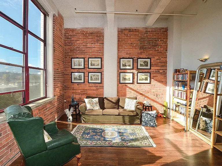 5850 Centre Ave — Photo 4