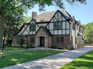 3217 SW Westover Rd, Topeka, KS 66604