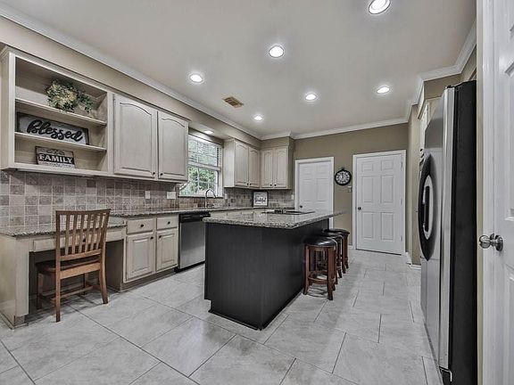 3rd image of 3323 Cinco Lakes Dr