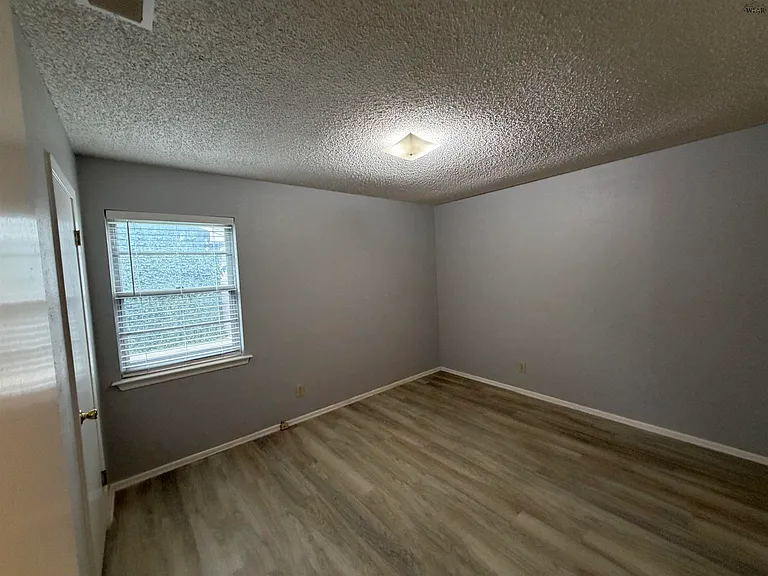 4836 Lovers Ln — Photo 8