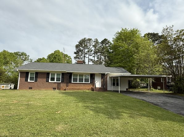 202 Hillcrest Dr