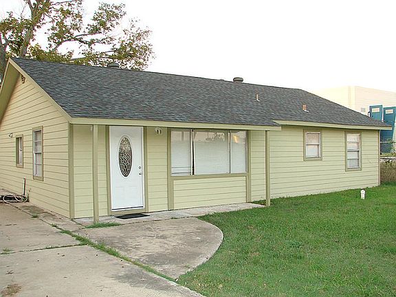 RECENTLY PAINTED AND UPDATED HARDIPLANK