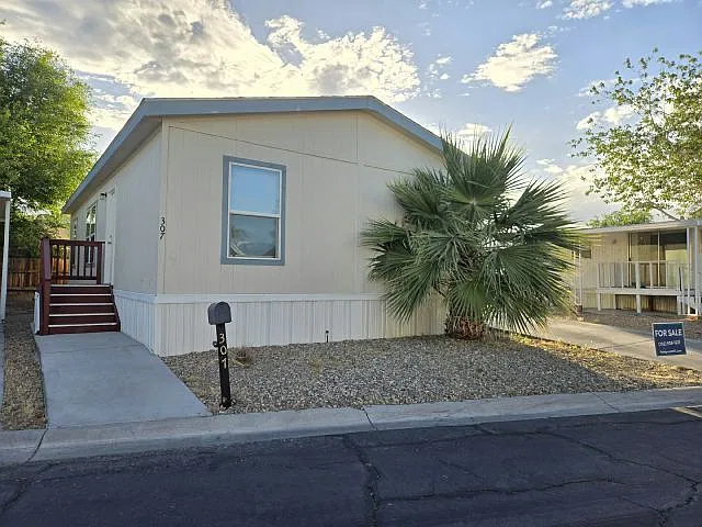 3 bed, 1056 sqft, $1,920 — Photo 2