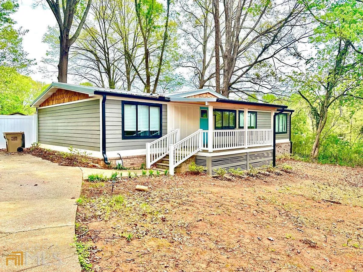 125 Highland Blvd photo 1