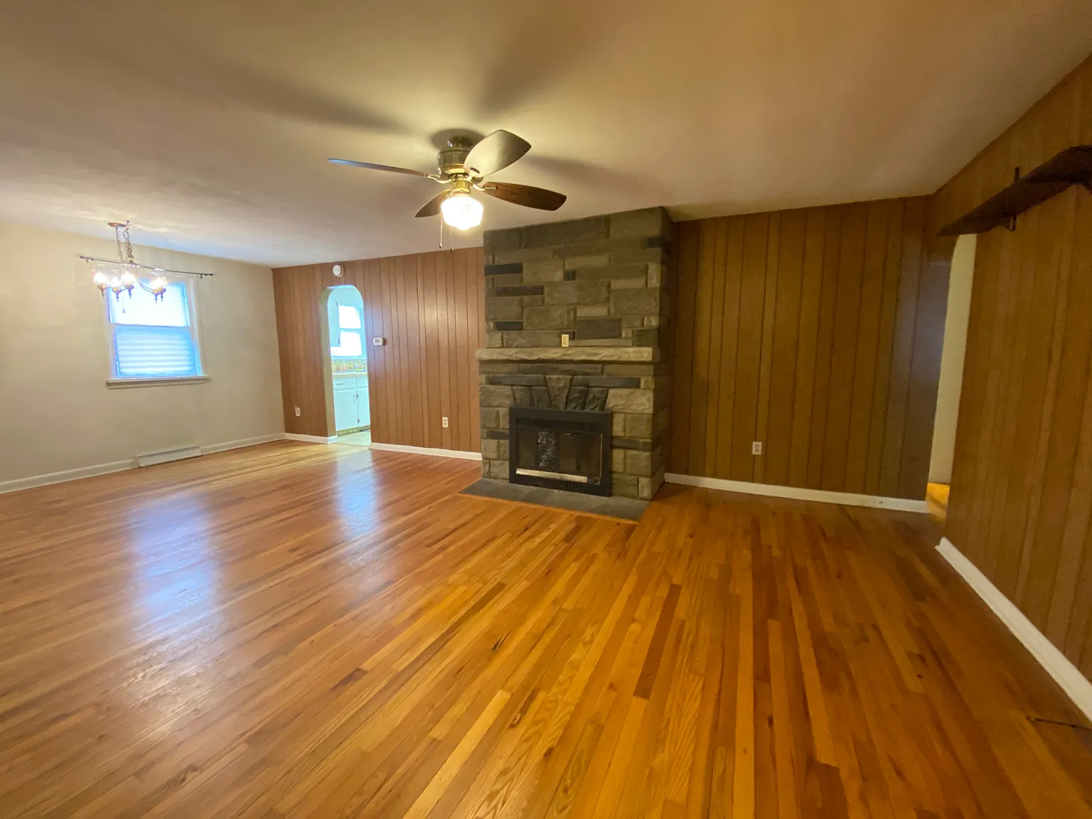 3 bed, 988 sqft, $1,575 — Photo 4