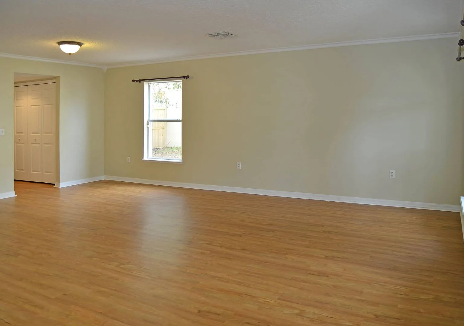 Spacious Four Bedroom in Yulee! — Photo 3