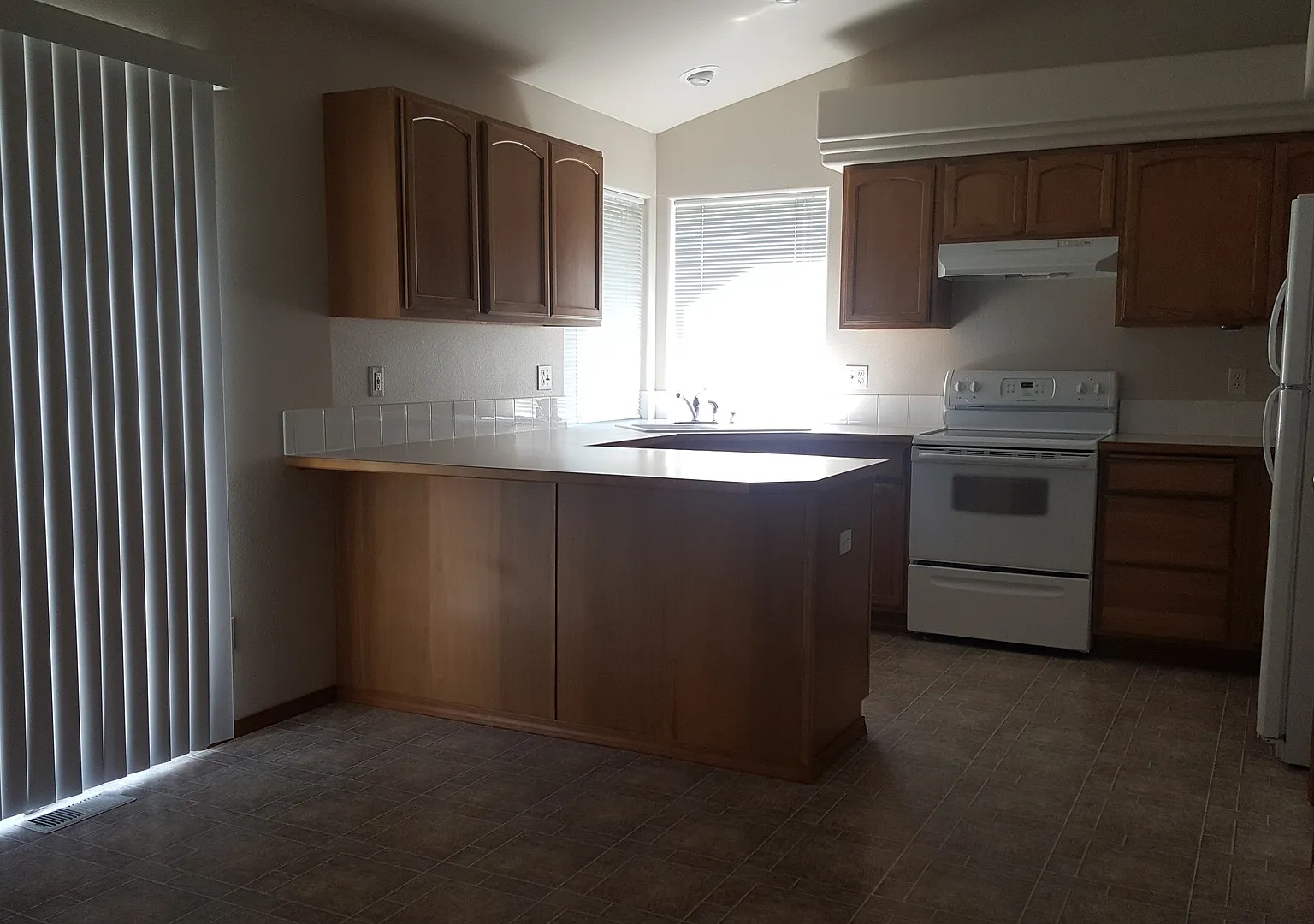 Upper South Hill 3 bed 2.5 bath home — Photo 3