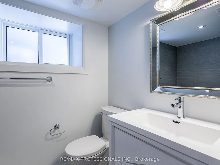 546 Beresford Ave — Photo 20