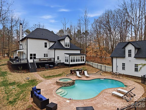 2nd image of 6822 Loblolly Cir