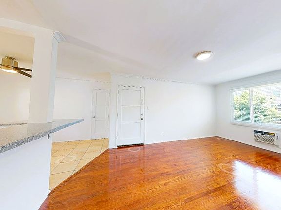 4th image of 5700 Hazeltine Ave #99-5724