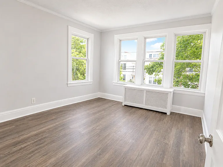 381 Leslie St #2C — Photo 4
