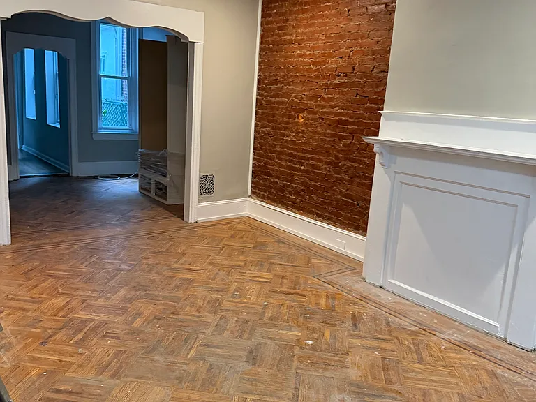 1370 Narragansett St — Photo 13