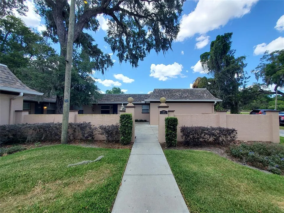 107 W Clay Ave #4
